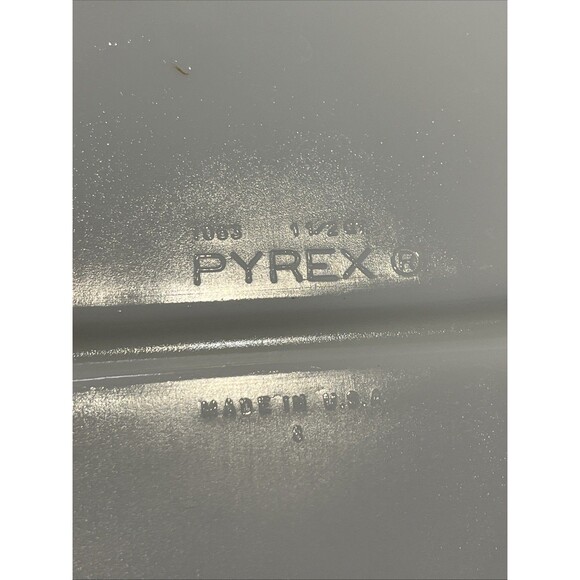 Vintage Pyrex 1083 White Milk Glass Divided Casserole Serving Dish 1-1/2 Quart - Picture 4 of 5